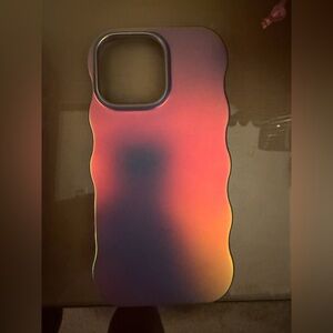 IPHONE 16 pro max wavy iridescent phone case